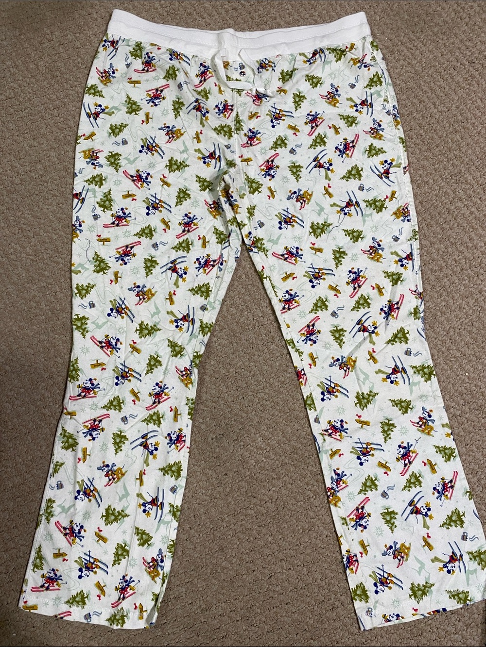 Disney store women’s size XL lounger pajama pants bottoms Mickey skiing NWOT